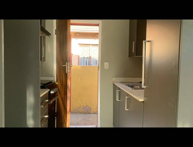3 BEDROOM HOUSE RENTED IN SOSHANGUVE VV